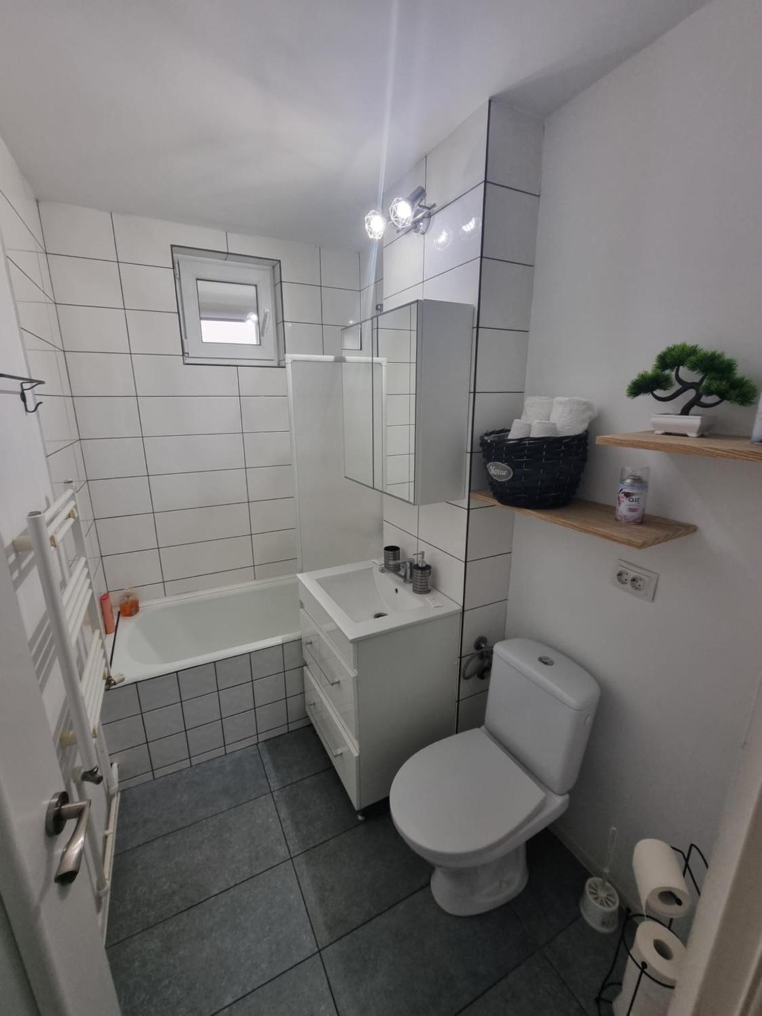 Feel Like Home 2 Piatra Neamt Exterior photo